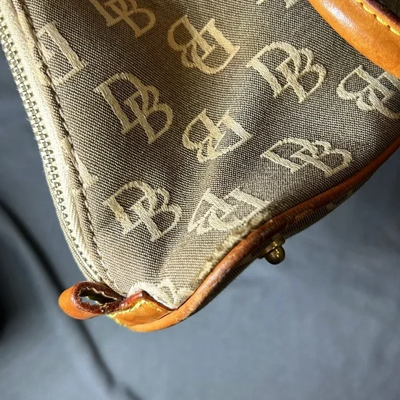 Dooney & Bourke 1975 - Picture 7 of 15